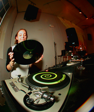 Marianne Love, Qoöl photo