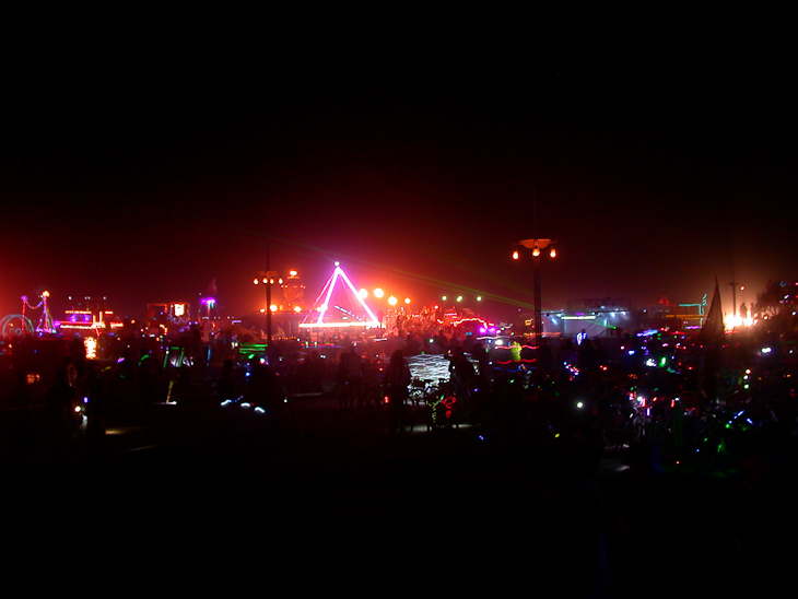 The Crowd Gathers for the Burn, Burning Man photo