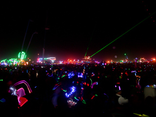 The Crowd Gathers for the Burn, Burning Man photo