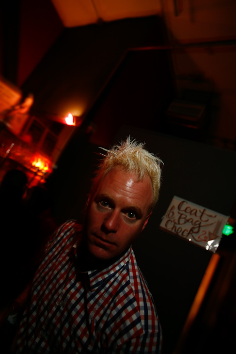 Coat & Bag Check, Qoöl photo